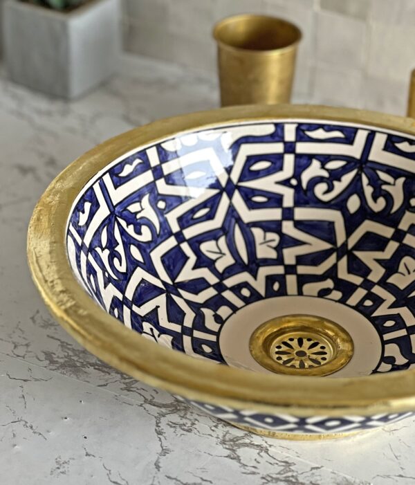 Lavabo en céramique fait main – Vasque artisanale marocaine bleue au design organique ( 42 cm x H 15 cm, 6,7 kg) – Image 2
