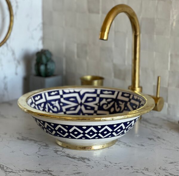 Lavabo en céramique fait main – Vasque artisanale marocaine bleue au design organique ( 42 cm x H 15 cm, 6,7 kg) – Image 6